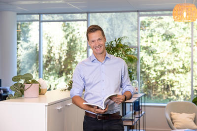 A Talent Coach holds the Management Drives brochure in his hands